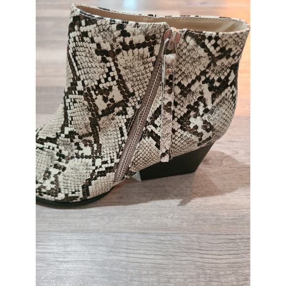 ZBY size 9 women's snake print pointed toe booties - Picture 2 of 7